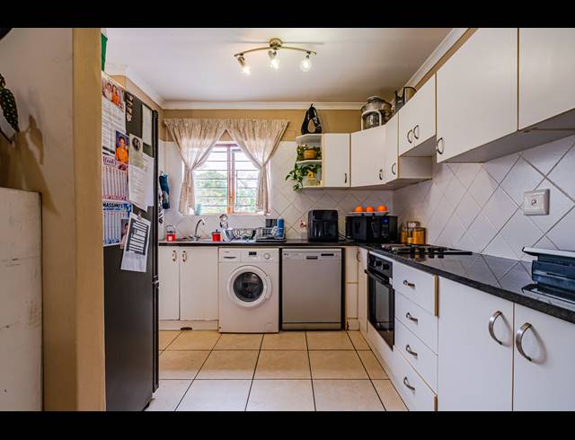 3 BEDROOM APARTMENT FOR SALE IN WAKENSHAW ESTATE